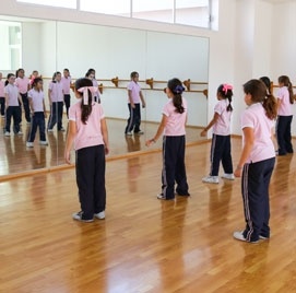 Salón de danza en el colegio del opus dei para niñas Yaocalli